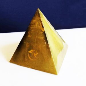 Orgone Pyramide -Shungite & Hematite -14 cm
